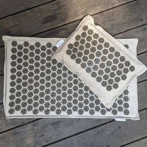 AJNA accupressure mat and pillow